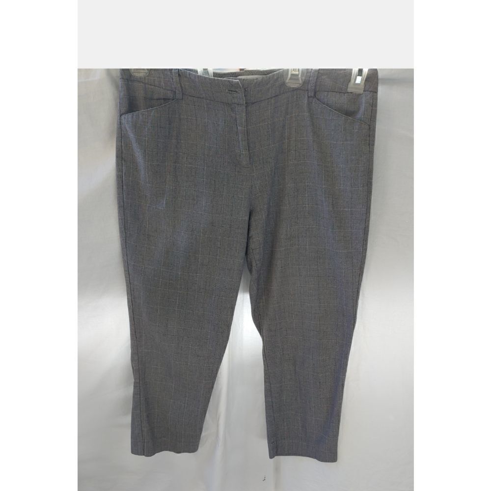 New York & Co Women's Size 10 Grey/White Plaid Capris.